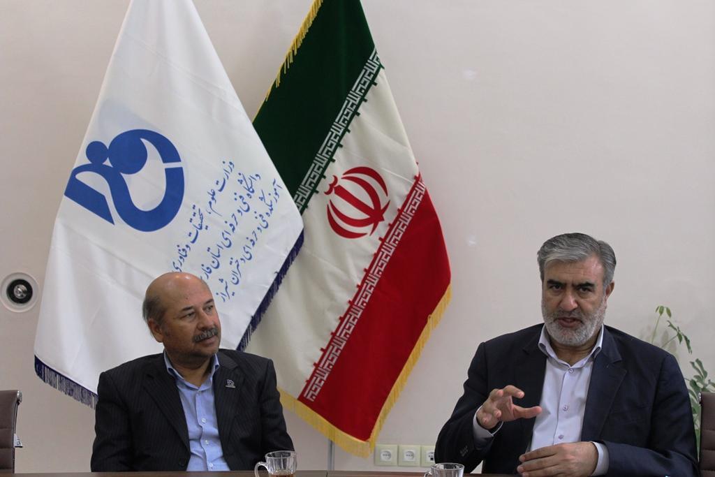 منابع آموزش عالی به سمت دانشگاه مهارتی فنی و حرفه ای سوق منابع آموزش عالی به سمت دانشگاه مهارتی فنی و حرفه ای سوق داده شود