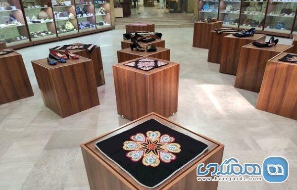 نمایشگاه موقتی از آثار رشتی دوزی در محل هشتی وزارت میراث فرهنگی آغاز به کار کرد